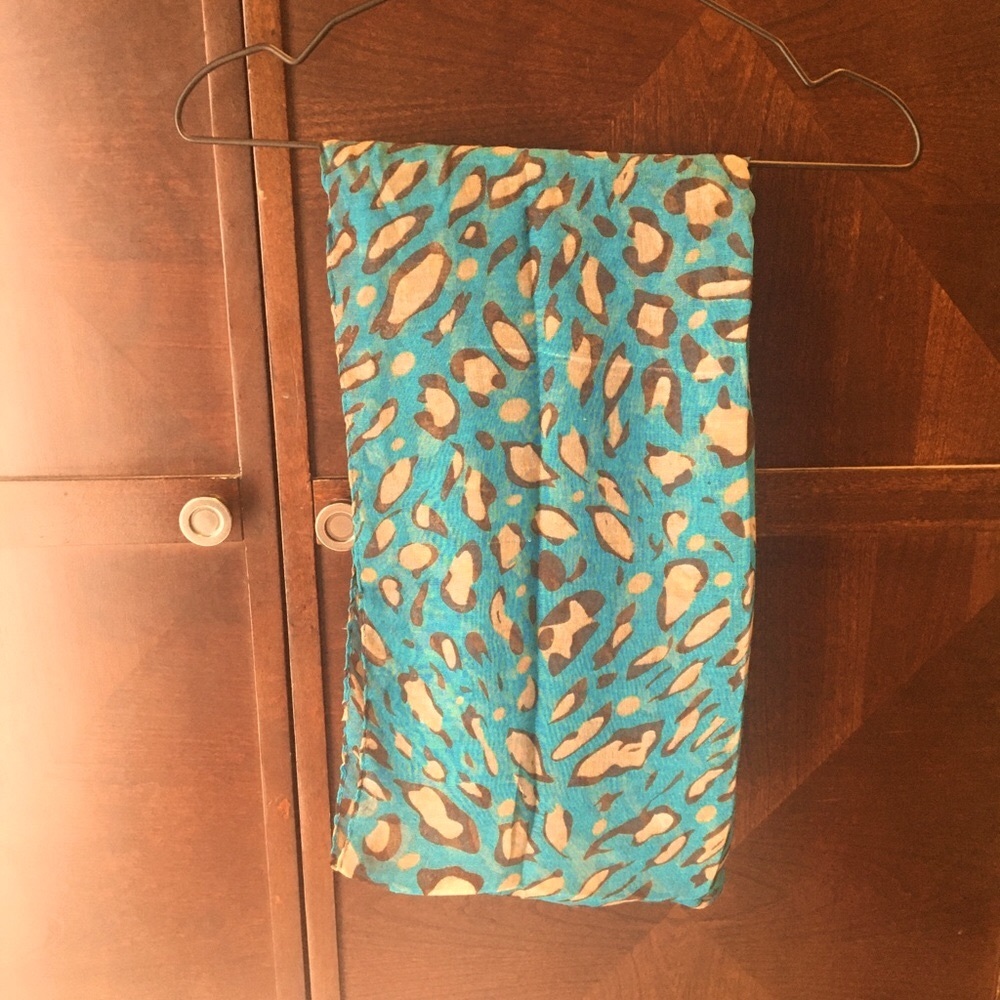 Leopard print Scarf - Picture 3 of 4